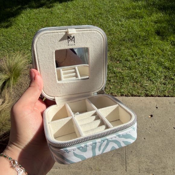 NWT Milly Blue and White Patterned Jewelry Case - Picture 4 of 6